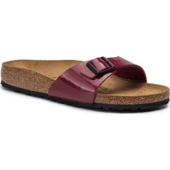 Klapki BIRKENSTOCK - Madrid Bs 1014315 Port. Czerwone klapki damskie Birkenstock, bez wzorów, ze skóry ekologicznej, bez obcasa. Za 239,00 zł.