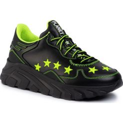 Sneakersy JOHN RICHMOND - 8234 A Black. Czarne półbuty damskie John Richmond, bez wzorów, ze skóry ekologicznej, bez obcasa, na płaskiej podeszwie, bez zapięcia. W wyprzedaży za 679,00 zł.