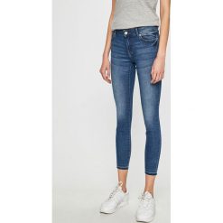 Jacqueline de Yong - Jeansy Jamie. Niebieskie jeansy damskie . W wyprzedaży za 59,90 zł.