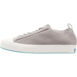 Native JEFFERSON 2.0 LITEKNIT Tenisówki i Trampki pigeon grey/shell white. Szare trampki męskie marki Native, z tworzywa sztucznego. Za 379,00 zł.
