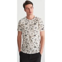 T-shirt z motywem roślinnym - Kremowy. Białe t-shirty męskie Reserved, xl, bez wzorów, bez kołnierzyka. W wyprzedaży za 34,99 zł.