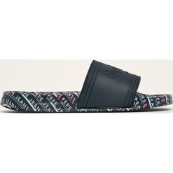 Pepe Jeans - Klapki Slider All Over. Czarne kapcie męskie Pepe Jeans, z jeansu, bez zapięcia. Za 129,90 zł.