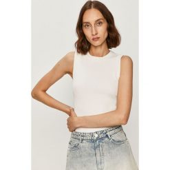 Marciano Guess - Top. Białe bluzki damskie MARCIANO GUESS, s, z aplikacjami, z elastanu, casualowe, z okrągłym kołnierzem, bez rękawów. W wyprzedaży za 219,90 zł.