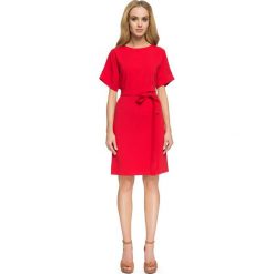ISABELLE Sukienka z wycięciami na plecach - czerwona. Czerwone sukienki damskie Stylove, na co dzień, s, bez wzorów, z poliesteru, eleganckie, z dekoltem na plecach, bez rękawów, proste. Za 179,00 zł.
