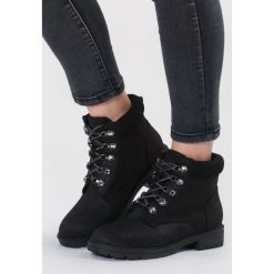 Czarne Traperki Glam Night. Czarne buty zimowe damskie vices, z materiału, z okrągłym noskiem, na obcasie. Za 119,99 zł.