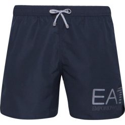 Szorty EMPORIO ARMANI EA7 Granatowy. Niebieskie kąpielówki męskie marki EA7 Emporio Armani, z tkaniny. Za 195,00 zł.