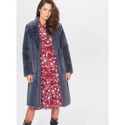 Płaszcz z imitacji futra - Szary. Szare płaszcze damskie Mohito, bez wzorów. Za 279,99 zł.