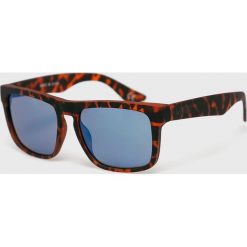 Vans - Okulary. Pomarańczowe okulary przeciwsłoneczne męskie Vans, z materiału, prostokątne. W wyprzedaży za 89,90 zł.