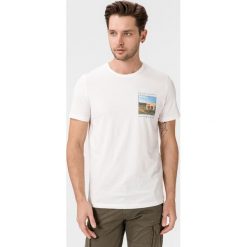 Jack & Jones Roberto Koszulka Biały. Białe podkoszulki męskie Jack & Jones, xl, z nadrukiem, z bawełny, z krótkim rękawem. Za 56,95 zł.