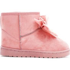 Różowe Śniegowce Swag. Czerwone kozaki dziewczęce Born2be, z materiału, z okrągłym noskiem, na płaskiej podeszwie. Za 49,99 zł.