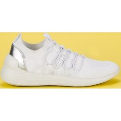Kylie białe Tekstylne Wsuwane Obuwie Sportowe. Białe buty sportowe damskie KYLIE, bez wzorów, z gumy, sportowe, trekkingowe. Za 55,99 zł.