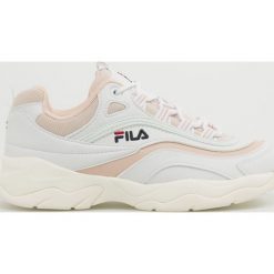 Fila - Buty Ray Low. Białe buty sportowe damskie Fila, bez wzorów, ze skóry, sportowe. W wyprzedaży za 279,90 zł.