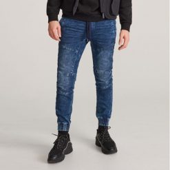 Marmurkowe jeansy jogger - Granatowy. Niebieskie jeansy męskie Reserved, m, bez wzorów. W wyprzedaży za 99,99 zł.