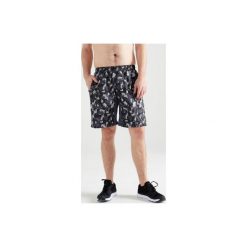Spodenki fitness cardio FST 120 męskie. Zielone spodenki sportowe męskie DOMYOS, xl, bez wzorów, z poliesteru, na fitness i siłownię. Za 29,99 zł.