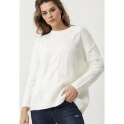 Biały Sweter Marin. Białe swetry damskie Born2be, uniwersalny, długie. Za 189,99 zł.