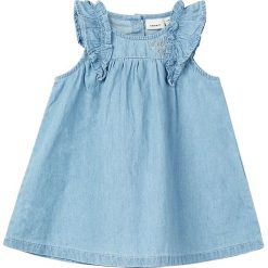 Sukienka "Soya" w kolorze niebieskim. Niebieskie sukienki niemowlęce marki name it girls, bez wzorów, z bawełny, bez rękawów, mini, rozkloszowane. W wyprzedaży za 59,95 zł.