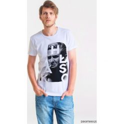 HŁASKO ARTIST Męski T-shirt. Szare t-shirty męskie Pakamera, m, z bawełny, z klasycznym kołnierzykiem. Za 99,00 zł.