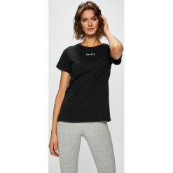 Nike Sportswear - Top. Szare topy damskie Nike Sportswear, l, z aplikacjami, z bawełny, z okrągłym kołnierzem. W wyprzedaży za 69,90 zł.