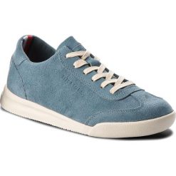 Sneakersy TOMMY HILFIGER - Casual Suede Low Cut Sneaker FM0FM01423 Jeans 013. Niebieskie sneakersy męskie TOMMY HILFIGER, na co dzień, bez wzorów, z jeansu, eleganckie, bez zapięcia. W wyprzedaży za 319,00 zł.