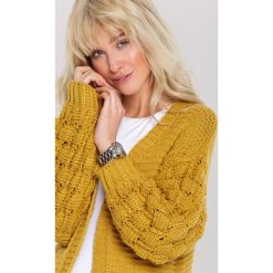 Musztardowy Kardigan Whittlesea. Żółte swetry damskie Renee, uniwersalny, z jeansu. Za 99,99 zł.