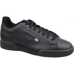 Czarne Buty Reebok Npc Ii M 6836. Czarne buty sportowe męskie Reebok, ze skóry, bez zapięcia. W wyprzedaży za 339,00 zł.