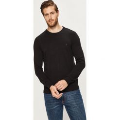 Izod - Sweter. Szare swetry męskie IZOD, s, bez wzorów, z bawełny, z okrągłym kołnierzem, bez kaptura. W wyprzedaży za 99,90 zł.