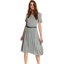 Dzianinowa sukienka fit and flare. Szare sukienki damskie Top Secret, na co dzień, na zimę, w paski, z dzianiny, z okrągłym kołnierzem, z krótkim rękawem, krótkie, midi. W wyprzedaży za 49,99 zł.