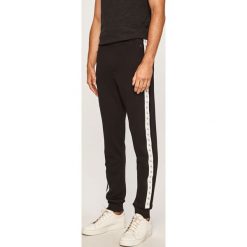 Calvin Klein Jeans - Spodnie. Czarne spodnie męskie s, z bawełny, casualowe. W wyprzedaży za 299,90 zł.