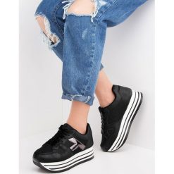 Buty sportowe damskie N/M 1306 Czarne. Czarne buty sportowe damskie N/M, bez wzorów, z tkaniny, sportowe. Za 89,00 zł.