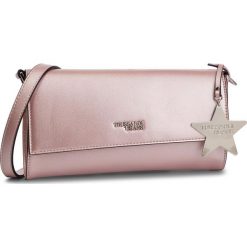 Torebka TRUSSARDI JEANS - T-Easy Star Clutch 75B00673 P101. Różowe torebki klasyczne damskie Trussardi Jeans, bez wzorów, z jeansu, retro, bez dodatków. Za 429,00 zł.