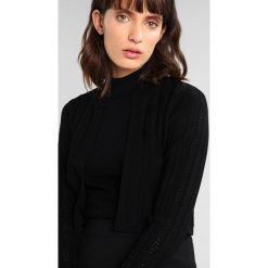 Karen Millen POINTELLE COLLECTION BOLERO Bluza rozpinana black. Czarne bluzy damskie marki Karen Millen, z elastanu. W wyprzedaży za 384,30 zł.