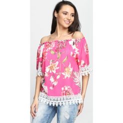 Fuksjowa Bluzka I'm Gonna Find. Bluzki damskie Born2be, s, w ażurowe wzory. Za 79,99 zł.