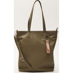 Torba shopper z brelokiem - Zielony. Zielone torby damskie na zakupy House, bez wzorów, z breloczkiem. Za 69,99 zł.