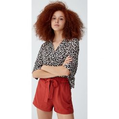 Spodenki basic z wiązaniem. Szare szorty damskie Pull&Bear, bez wzorów. Za 59,90 zł.