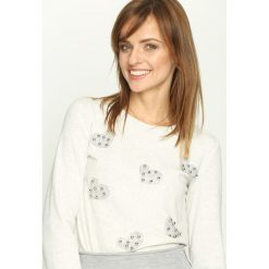 Jasnoszara Bluzka Chrome Hearts. Szare bluzki damskie marki Born2be, xl, z aplikacjami, z okrągłym kołnierzem, z długim rękawem. Za 24,99 zł.