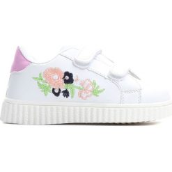 Białe Buty Sportowe Always Around. Białe buty sportowe dziewczęce Born2be, z materiału, z okrągłym noskiem. Za 39,99 zł.