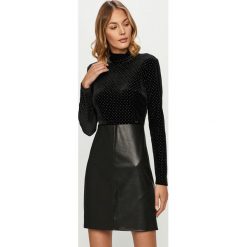 Armani Exchange - Sukienka. Czarne sukienki damskie Armani Exchange, bez wzorów, z elastanu, z golfem, z długim rękawem, długie, midi, rozkloszowane. Za 929,90 zł.