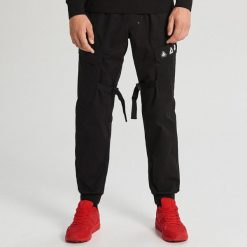 Spodnie joggery typu techwear - Czarny. Czarne spodnie męskie Cropp, m, bez wzorów. Za 139,99 zł.
