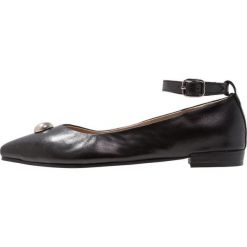 Shoe The Bear ZOLA ANKLE STRAP Baleriny z zapięciem black. Czarne baleriny damskie marki Shoe The Bear, ze skóry. Za 379,00 zł.