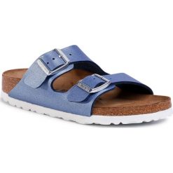 Klapki BIRKENSTOCK - Arizona Bs 1016851 Icy Metallic Azure Blue. Niebieskie klapki damskie Birkenstock, bez wzorów, ze skóry, bez obcasa. Za 289,00 zł.
