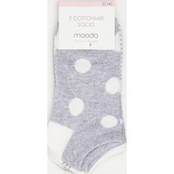 3 pack stopek. Szare skarpetki damskie Moodo, w paski, z elastanu. Za 19,99 zł.
