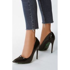 Czarne Szpilki Wardrobe. Czarne szpilki Born2be, ze szpiczastym noskiem, na wysokim obcasie. Za 89,99 zł.