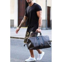 Męski t-shirt KARINO BLACK. Czarne t-shirty męskie IVET, s, bez wzorów, z bawełny, klasyczne, z klasycznym kołnierzykiem. W wyprzedaży za 29,00 zł.