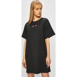 Levi's - Sukienka. Czarne sukienki damskie Levi's®, na co dzień, s, z haftami, z bawełny, casualowe, z okrągłym kołnierzem, z krótkim rękawem, krótkie, mini, proste. W wyprzedaży za 129,90 zł.