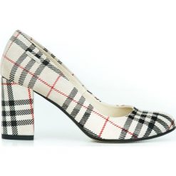 Czółenka na słupku w kratkę - skóra naturalna - model 042 - kolor beżowa kratka. Brązowe czółenka damskie Zapato, w kratkę, z jeansu, z okrągłym noskiem. W wyprzedaży za 239,25 zł.