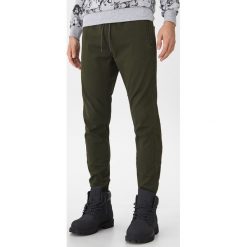 Joggery - Khaki. Brązowe spodnie męskie House, s, bez wzorów. W wyprzedaży za 69,99 zł.