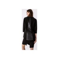 Bluza z ażurową wstawką na plecach Czarna. Czarne bluzy damskie marki Sthorm, s, bez wzorów, z bawełny, bez rękawów, bez kaptura. Za 299,00 zł.