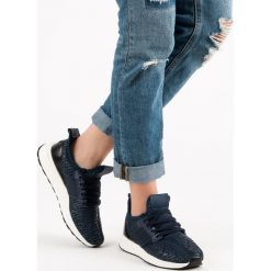 WSUWANE OBUWIE SPORTOWE. Różowe buty sportowe damskie marki Merg, sportowe. Za 41,00 zł.
