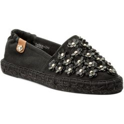 Espadryle TAMARIS - 1-24608-20 Black Canvas 024. Czarne espadryle damskie Tamaris, bez wzorów, ze skóry ekologicznej, bez obcasa, na płaskiej podeszwie. W wyprzedaży za 139,00 zł.