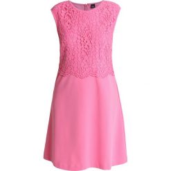 S.Oliver BLACK LABEL KURZ Sukienka z dżerseju summer pink. Czerwone sukienki damskie marki s.Oliver BLACK LABEL, s, bez wzorów, z elastanu, bez kołnierzyka, bez rękawów. Za 549,00 zł.